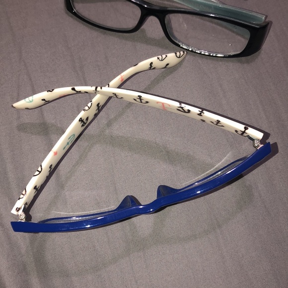 Glasses bundle-non prescription - Picture 2 of 3